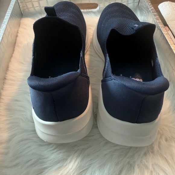 Woman's Skechers Hands Free Swift Fit Memory Foam Sneakers Sz 10 - Picture 4 of 8